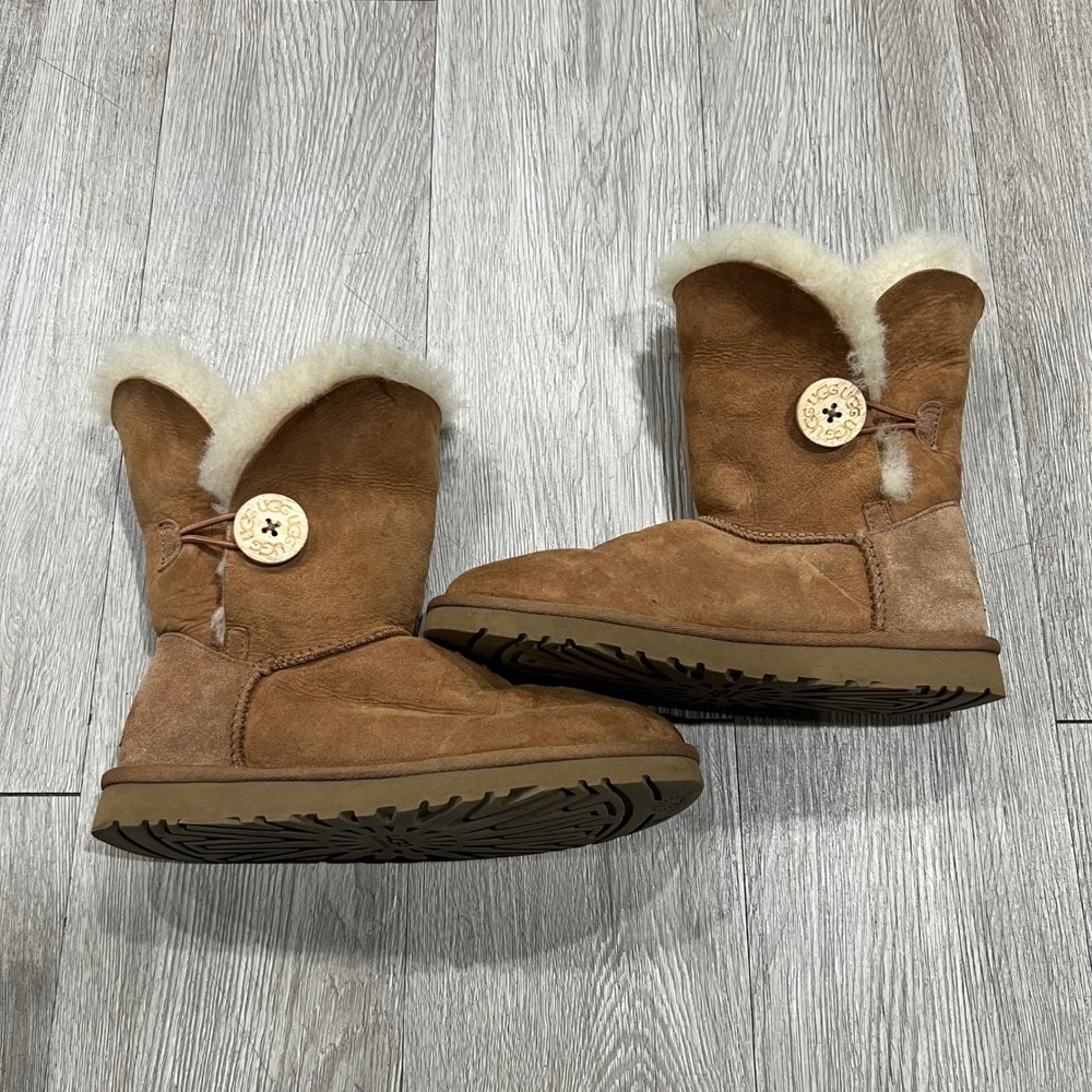 UGG Australia Bailette Button Boots Brown Suede Sheepskin Lined Women's Size 5
